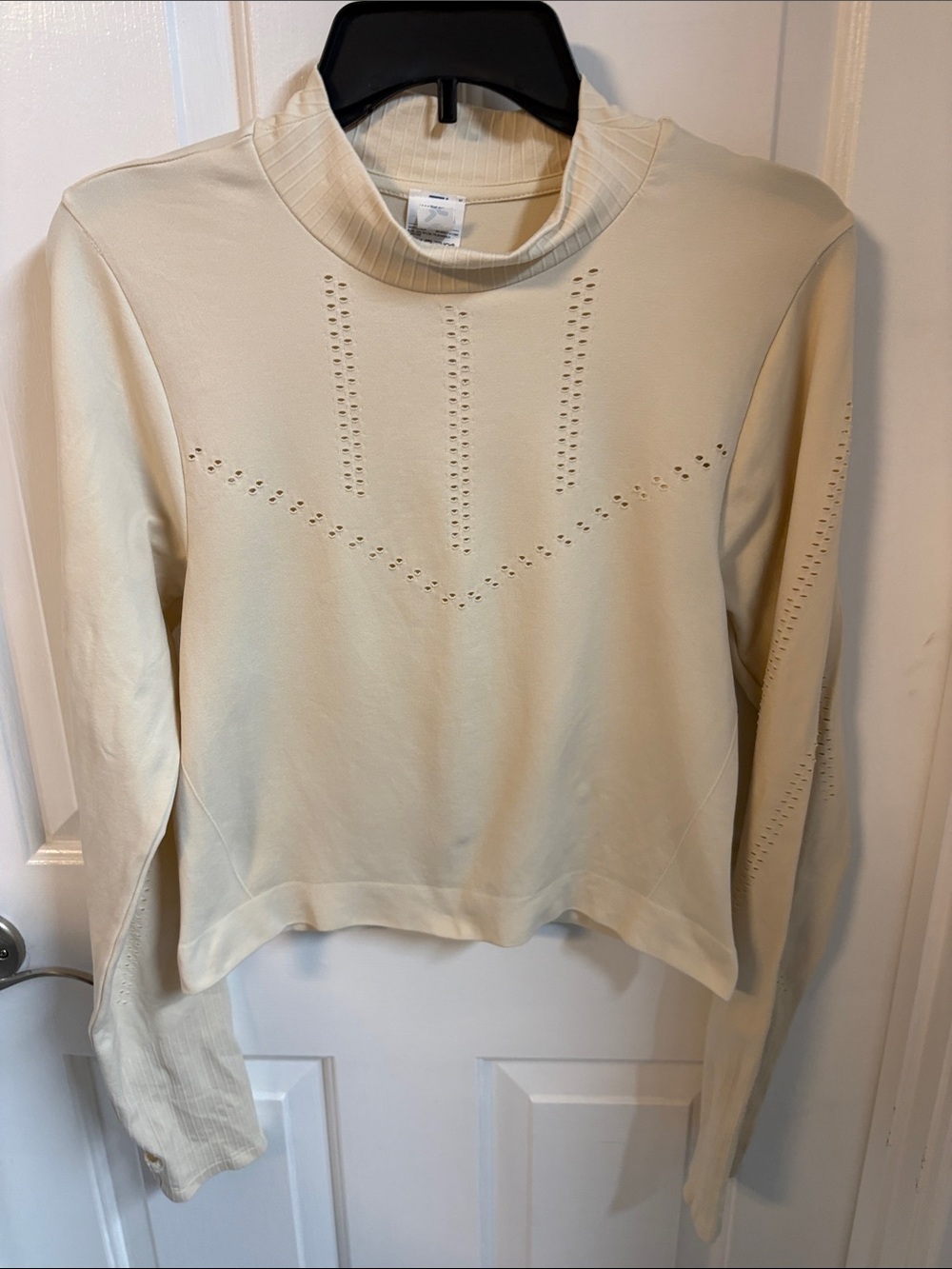 Light Cream Perforated Long-Sleeve compression workout top  XL tech gear